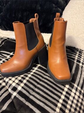 Women's MIA Chelsea Ankle Boots in Cognac Brown